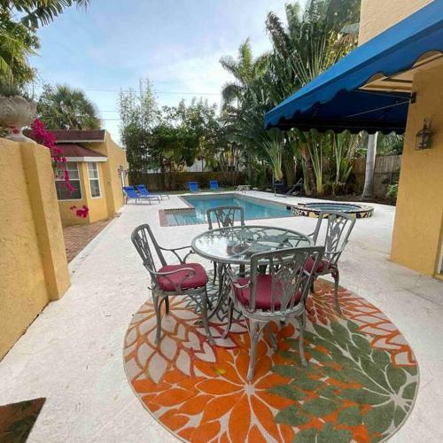 Historic Florida 4 Bedroom Home With Pool, Parking