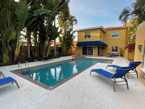 Historic Florida 4 Bedroom Home With Pool, Parking