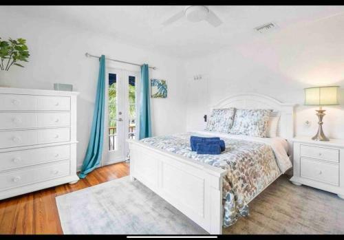 Historic Florida 4 Bedroom Home With Pool, Parking