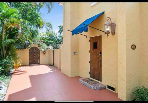 Historic Florida 4 Bedroom Home With Pool, Parking