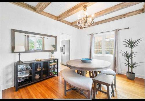 Historic Florida 4 Bedroom Home With Pool, Parking