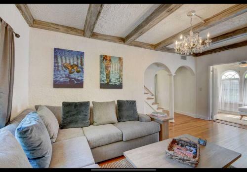 Historic Florida 4 Bedroom Home With Pool, Parking