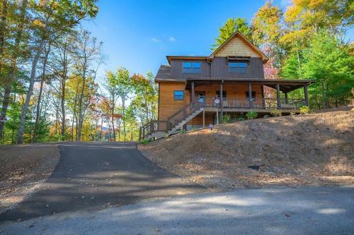 Paradise Found Mtn View Hot Tub, Wi Fi, Pool Table