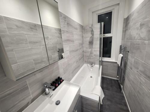 Lovely 4 Bedroom Centrally Located Apartment