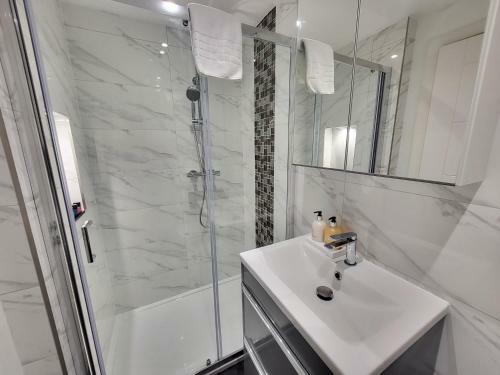 Lovely 4 Bedroom Centrally Located Apartment