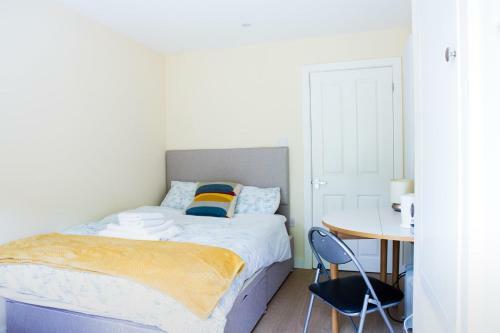 Apartamento New Snug Double Ensuite In Central Forest Row