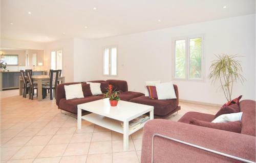 Nice Home In Calvisson With Wifi And 4 Bedrooms