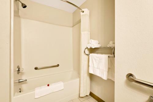 Posada Modern Inn & Suites - Lawrenceburg