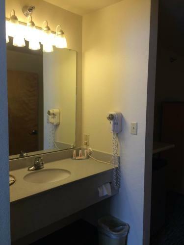 Posada Modern Inn & Suites - Lawrenceburg