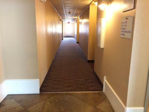 Posada Modern Inn & Suites - Lawrenceburg