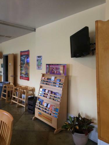 Posada Modern Inn & Suites - Lawrenceburg