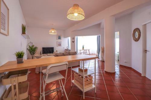 Sea View Apartment Near The Beach
