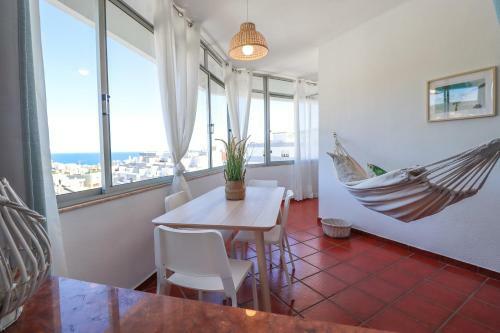 Sea View Apartment Near The Beach