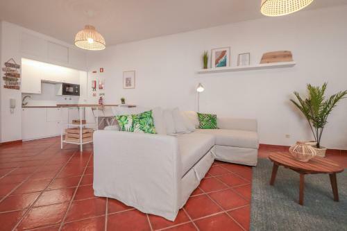 Sea View Apartment Near The Beach