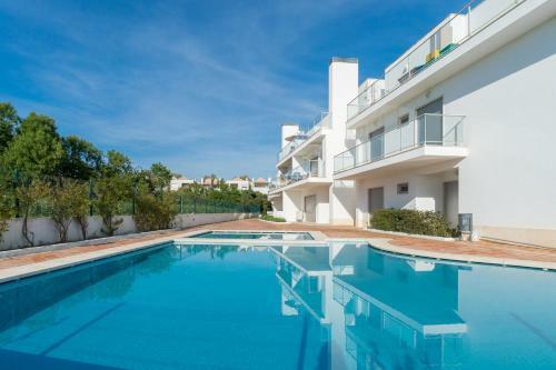 Beautiful Apartment With Terrace And A Pool