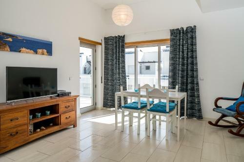 Beautiful Apartment With Terrace And A Pool