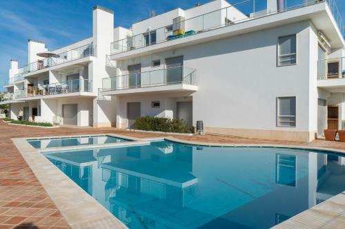 Beautiful Apartment With Terrace And A Pool
