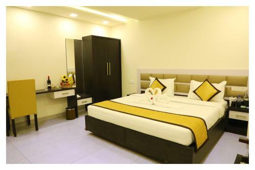 Hotel Clarks Inn Express ,sirkazhi