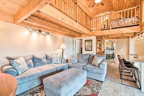 Tranquil Cabin With Gorgeous Views And Fire Pit!