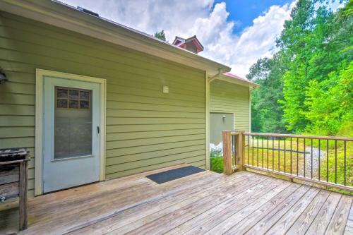 Riverside Dahlonega Home With Kayaks And Fire Pit