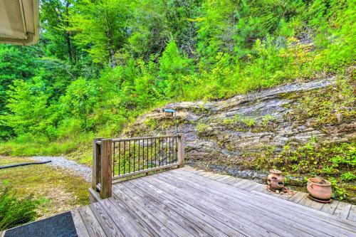 Riverside Dahlonega Home With Kayaks And Fire Pit