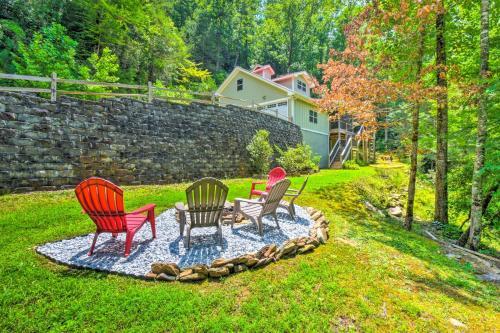 Riverside Dahlonega Home With Kayaks And Fire Pit