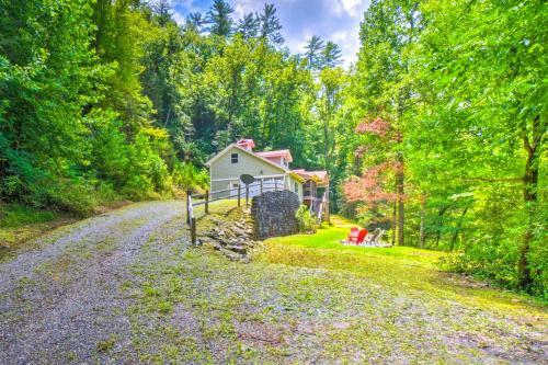 Riverside Dahlonega Home With Kayaks And Fire Pit