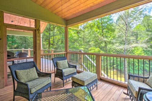 Riverside Dahlonega Home With Kayaks And Fire Pit