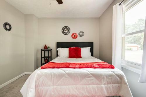 Modern, Spacious, And Comfy 3 Bedroom Home