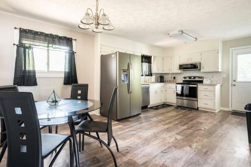 Modern, Spacious, And Comfy 3 Bedroom Home