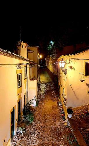 P� Do Castelo - 2 Rooms, Breakfast & Garage