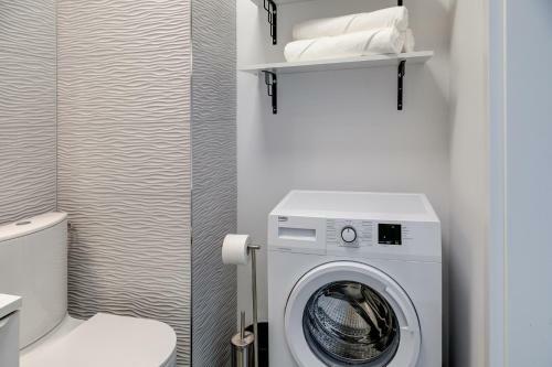 Apartamento Modern Apt Near Old Town - King Bed - Free Parking