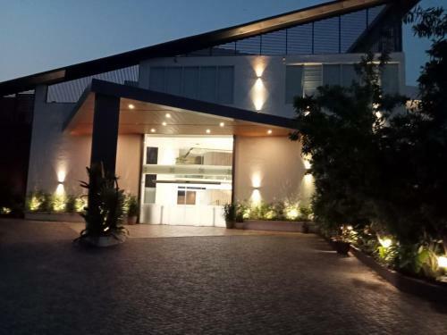 Surendra Trident Hotel