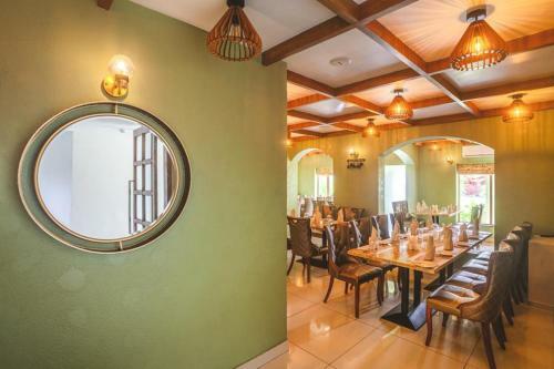 Surendra Trident Hotel