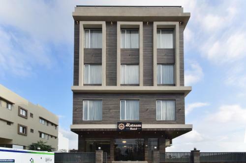 Ratnam By Vasudha Hotels