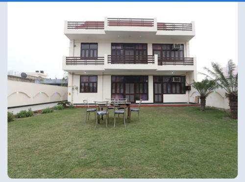 Hostal Noida Dreamz 46