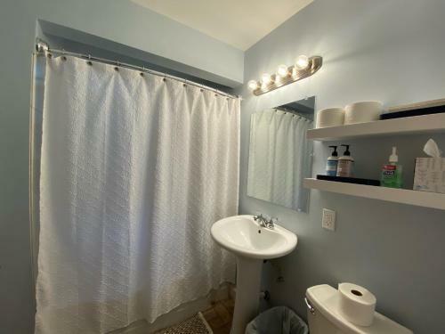 Apartamento Beautiful, Sunny 2nd Floor 3br/1ba W Free Parking