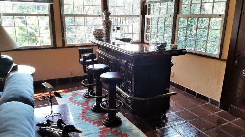 Linda Casa Colonial Em Meio A Natureza