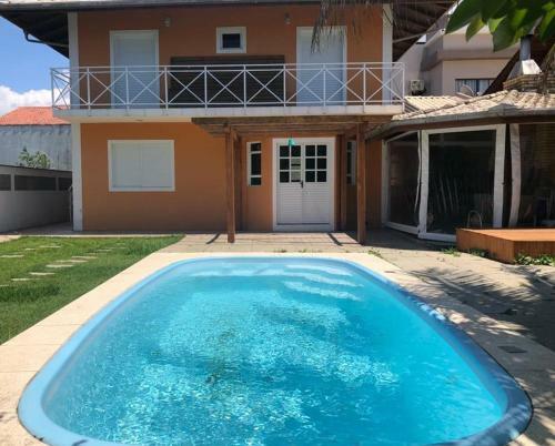 Casa Na Segunda Quadra Do Mar Da Praia Mariscal Bombinhas