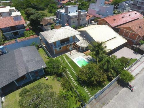 Casa Na Segunda Quadra Do Mar Da Praia Mariscal Bombinhas