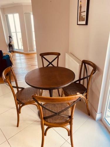 Town House In Prime Beachfront Location. Sea Views