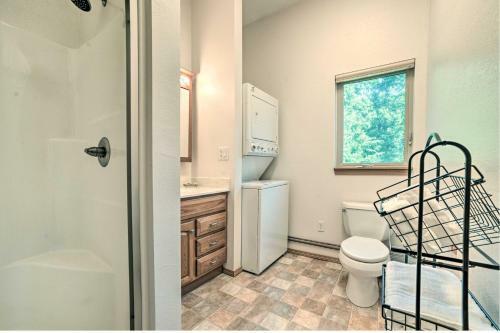 Captivating Kuttawa Retreat With Outdoor Dining