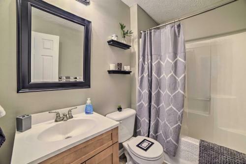 Charming Clarksville Home With Yard And Fire Pit!