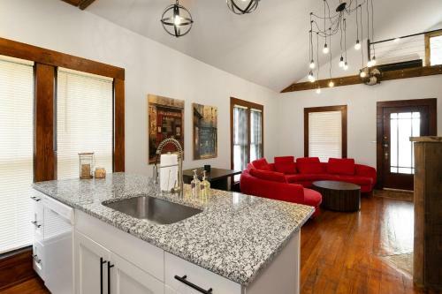 The Sunset Cottage By Ark - Lovely 3-bedroom Home