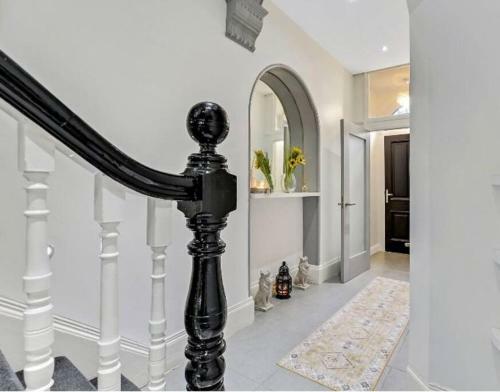 Villa No 8, Lawrence Hill