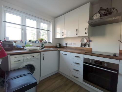 2 Bedroom House With Free Parking