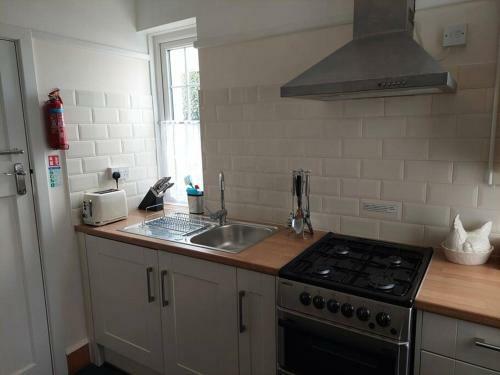 Private Apartment, Parking, Sea And Country Views