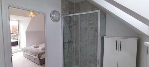Ferndale Serviced 4 Bedroom 2 Bath House With Parking