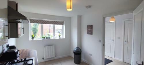 Ferndale Serviced 4 Bedroom 2 Bath House With Parking