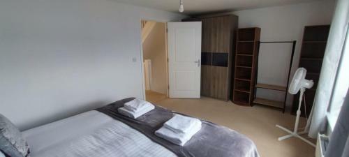 Ferndale Serviced 4 Bedroom 2 Bath House With Parking